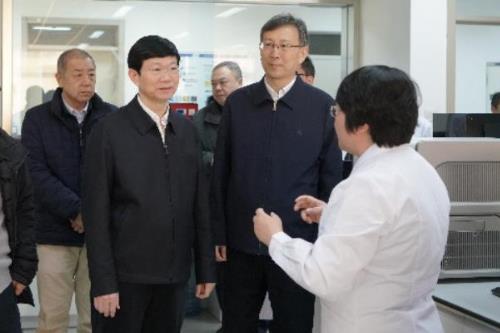 李利在中检院调研药品监管科学研究应用工作