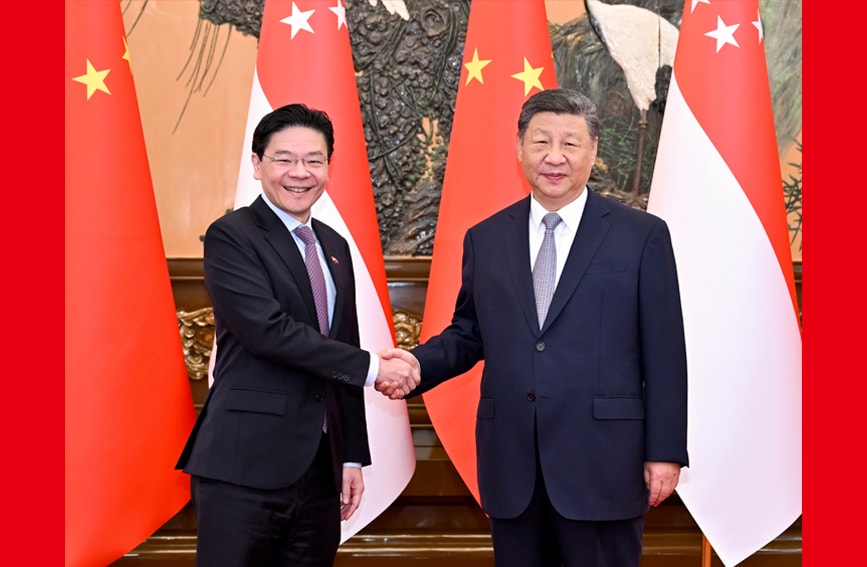习近平会见新加坡总理黄循财