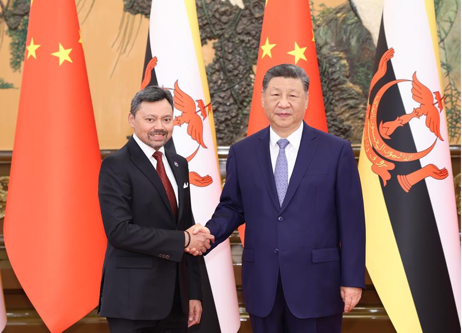 习近平会见文莱王储比拉