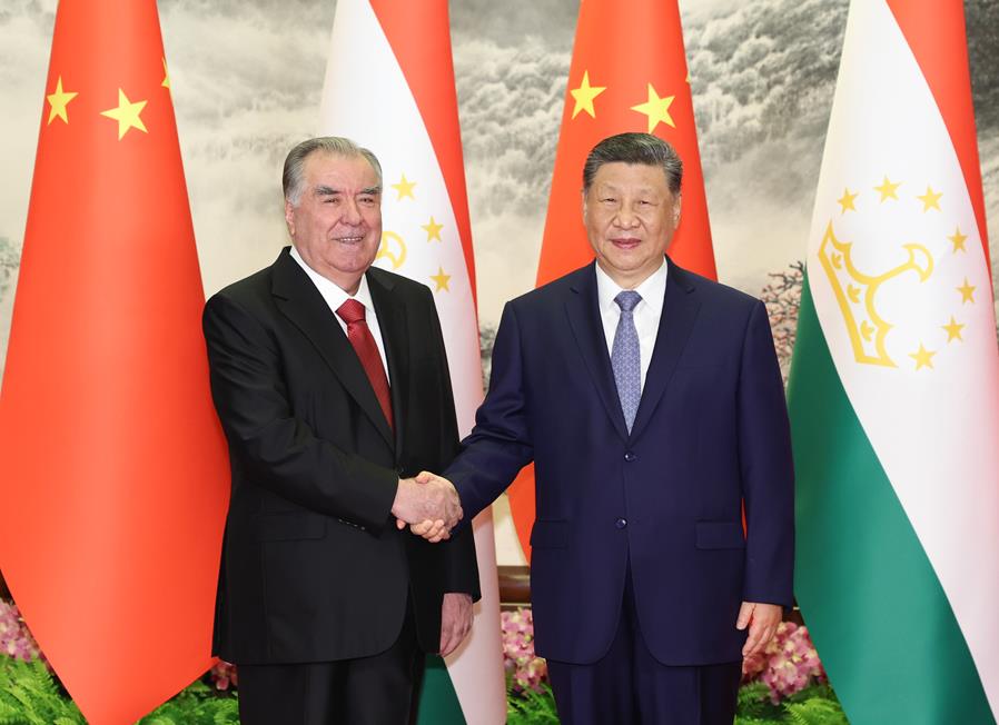 习近平同塔吉克斯坦总统拉赫蒙会谈