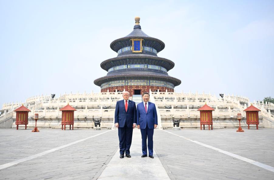 习近平同美国总统特朗普参观天坛